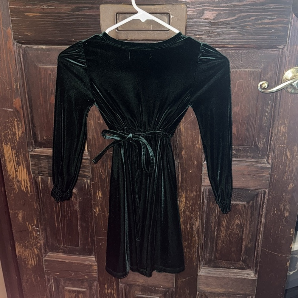 Girls Elegant INC Green Velvet Dress - Picture 3 of 3